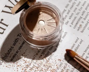 7 Makeup Products Gracie Abrams Swears By