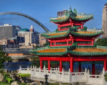 7 Ways Jin’s Iowa Garden Transformed This Season