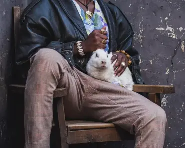 7 Ways Anne Hathaway Redefines Bold Fashion