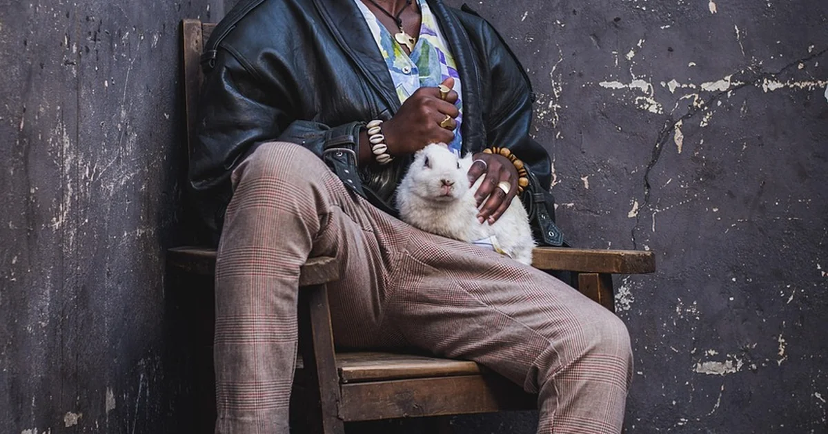 anne hathaway bold fashion