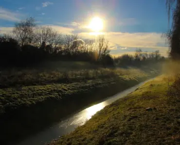 6 Trench Coat Alternatives to Wear For Spring 2026