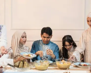 “13 Essential Nail Polish Shades to Elevate Your Spring Look in April 2026”