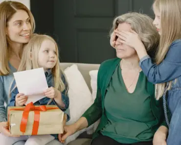 11 Surprising Benefits of No Mow May for Pollinators and Your Lawn