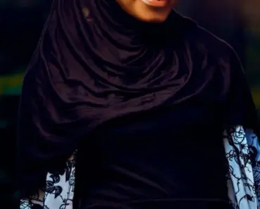 Karlie Kloss Revolutionizes Style with 5 Knee-Length Skirt Tricks She Just Made Cool Again