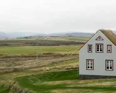 “14 Flat Sandals Our Editors Are Dying to Buy From Nordstrom Right Now”