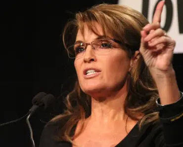 Sarah Pidgeon’s Stunning 1996 CBK Outfit Revival: 7 Looks That Defined a Generation