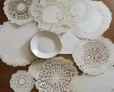 How to Make Pretty Table Placemats or Plate Chargers Using Paper Doilies