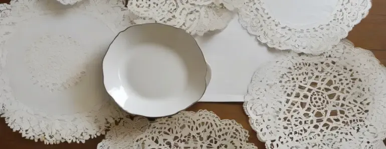 How to Make Pretty Table Placemats or Plate Chargers Using Paper Doilies