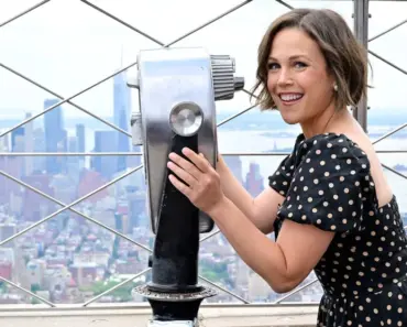 Erin Krakow Is Looking Toward A Hopeful New Chapter