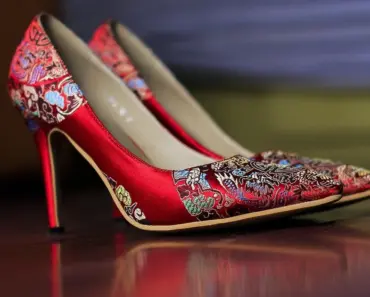 13 Ways Jennifer Swapped Ballerinas for Chic Satin Heels