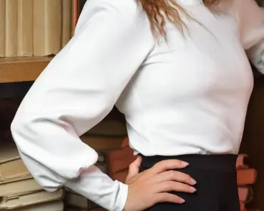 7 Ways Fashion People Are Wearing Knee-Length Skirts Summer 7 Ways Fashion People Are Wearing Knee-Length Skirts Summer