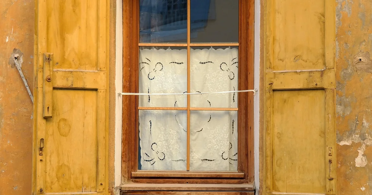 curtains open or closed