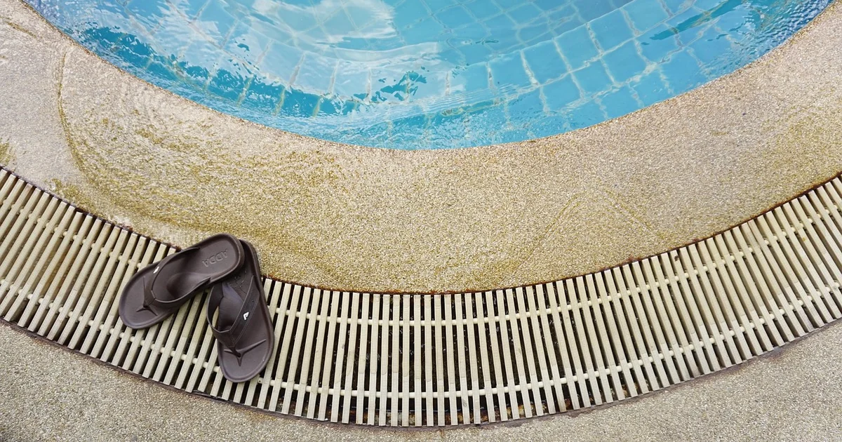 luxury flip flops