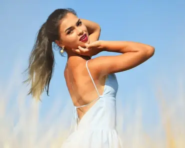 Selena Gomez Fully Backless Top With Single Knot Selena Gomez Fully Backless Top With Single Knot