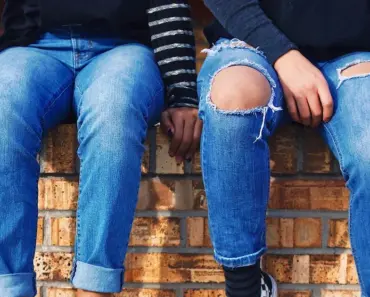 7 Summer Jeans & Top Outfits Editors Love 7 Summer Jeans & Top Outfits Editors Love