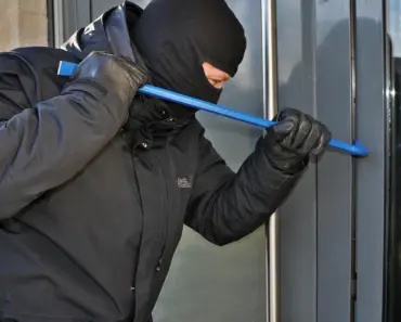 7 Landscaping Tips to Prevent Burglars 7 Landscaping Tips to Prevent Burglars