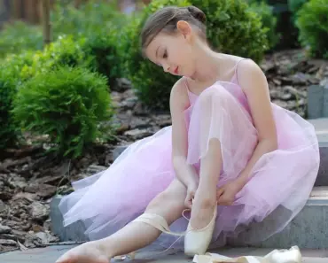 These 5 Ballet Flats Colors Are Key for Summer
