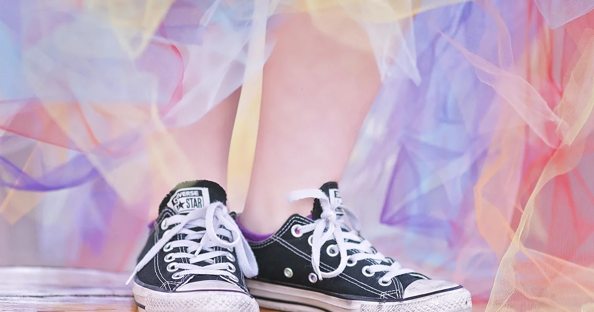 summer sneaker outfits