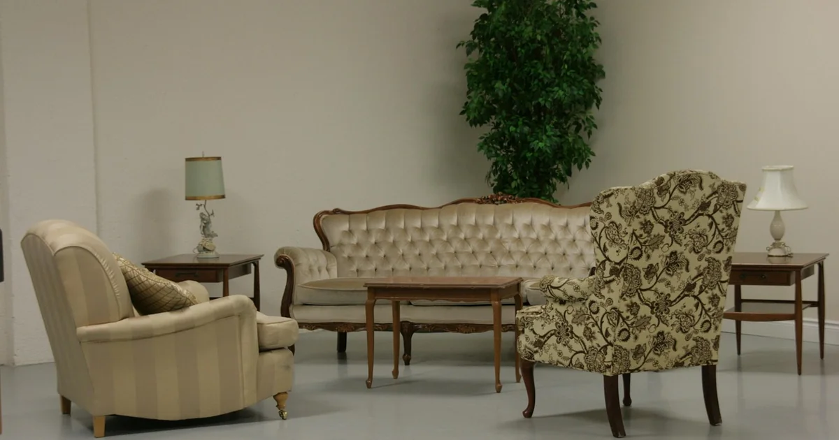 living room furniture arrangement