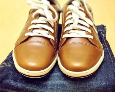 7 Ways People in Their 30s & 60s Wear Shoes With Jeans