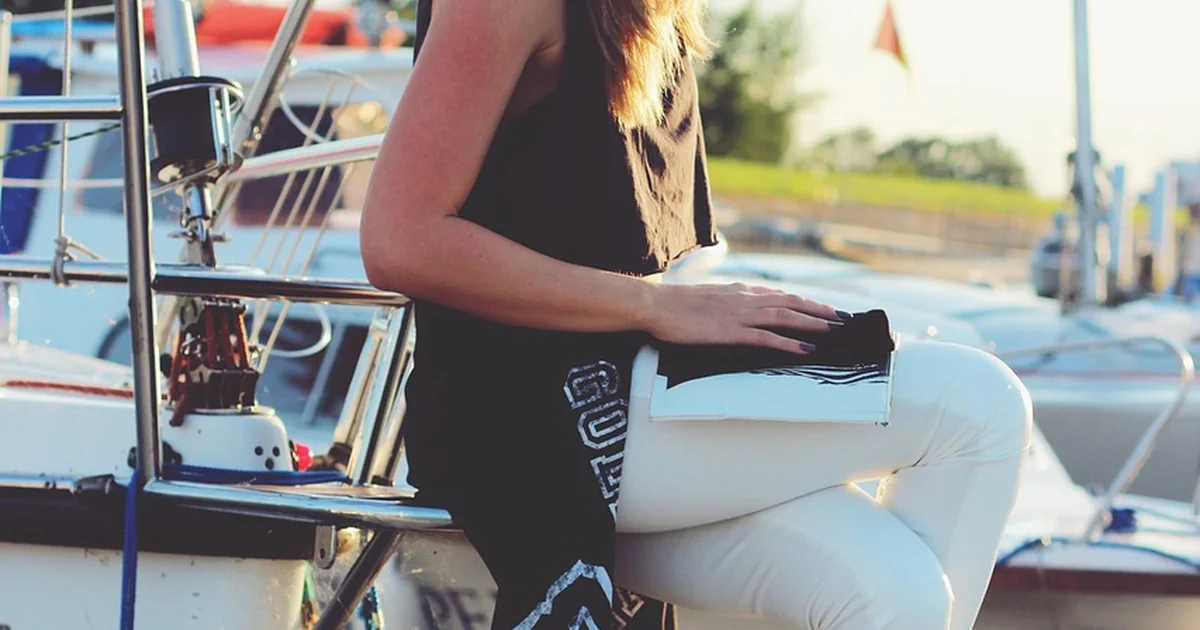 white pants outfits