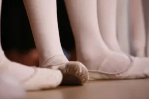 7 Chic Ballet Flat Color Trends Beyond Black