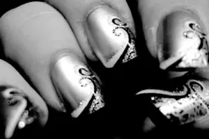 7 Reasons Celebs Agree Bedazzled Nails Are Back