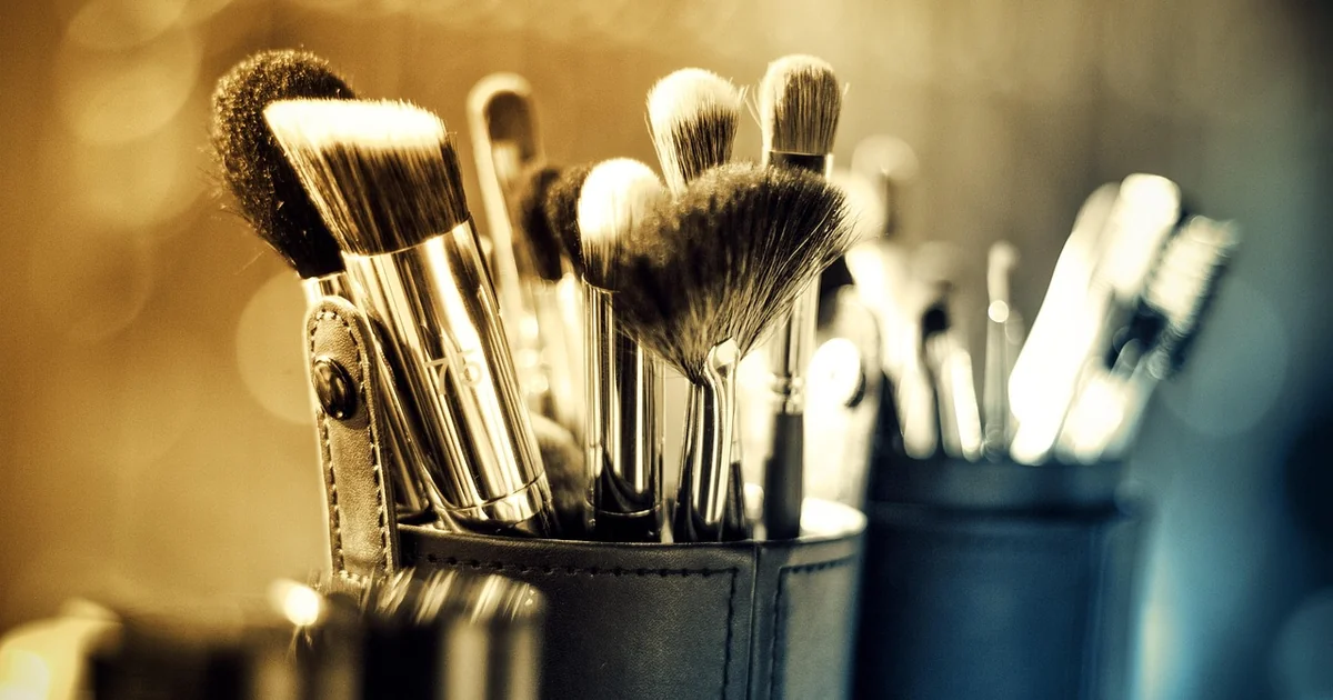 makeup brushes essentials