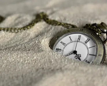 13 Daily Habits Wasting Your Time & Energy