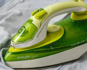 7 Best Ways to Iron Linen Clothing