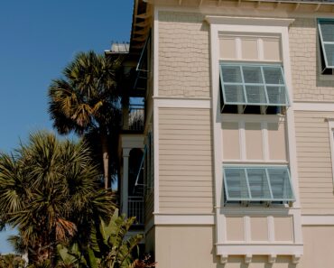 Palm Beach Style Homes: How to Master Curated Abundance Design Palm Beach Style Homes: How to Master Curated Abundance Design