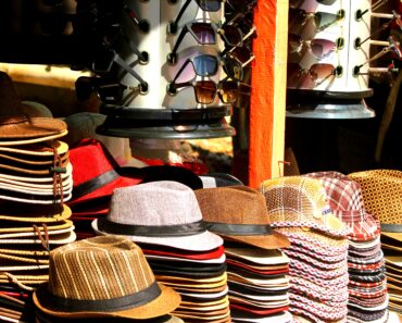 Hats in Style: The Ultimate Guide to Choosing the Perfect Hat for Your Face Shape