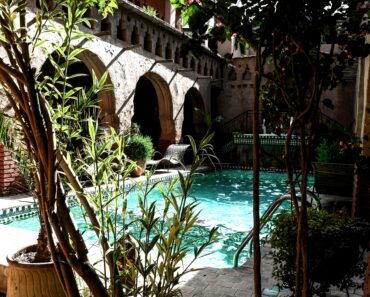 Pool Gardens: Modern, Tropical, Rustic, and Minimalist Landscaping Ideas