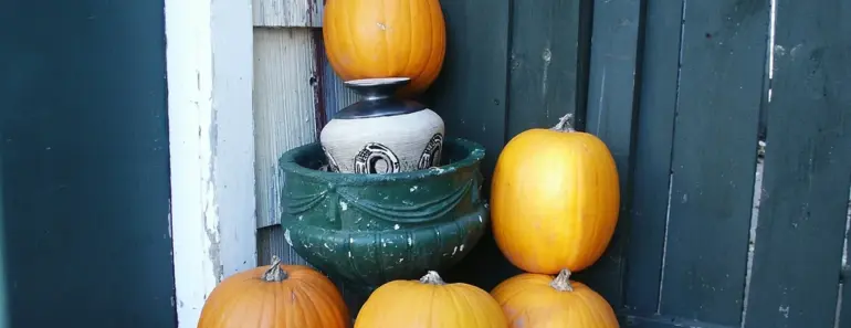 11 Outdoor Fall Decor Ideas for a Cozy Porch