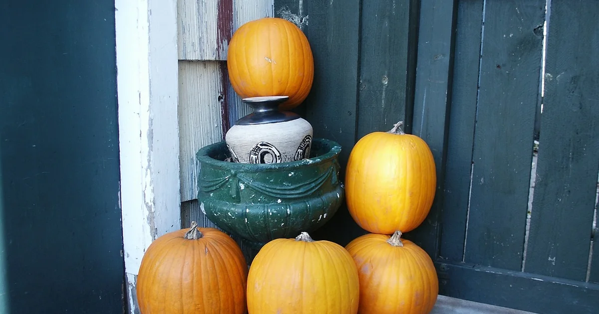 Fall porch decor