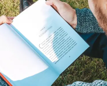 Readers’ 7 Personal Growth Books That Bring Positive Energy