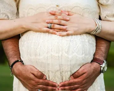 Cool Girl’s Guide to Pregnancy Style: 5 Essentials
